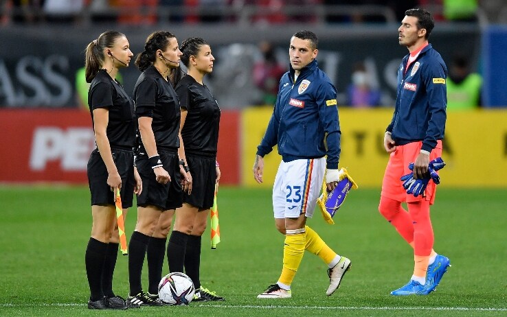 La terna arbitrale al femminile composta da terna compota da Kateryna Monzul (arbitro), Maryna Striletska (assistente) e Svitlana Grushko (assistente)