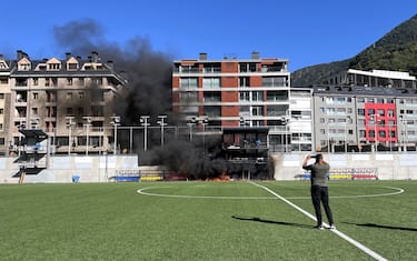 Andorra, incendio allo stadio: brucia monitor Var
