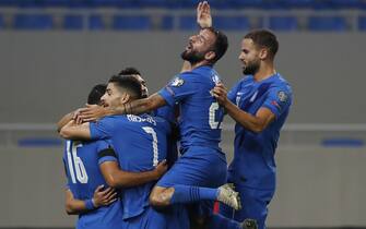 epa09515202 Players of Greece react after scoring during their FIFA World Cup 2022 Qualifying round - Group B soccer match between Georgia and Greece in Batumi, Georgia, 09 October 2021.  EPA/ZURAB KURTSIKIDZE