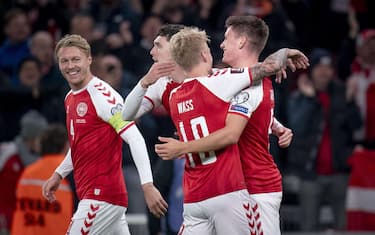 epa09520875 Denmark's Joakim Maehle (R) celebrates with teammates after scoring the 1-0 goal during the FIFA World Cup 2022 qualification soccer match between Denmark and Austria at Parken Stadium in Copenhagen, Denmark, 12 October 2021.  EPA/Liselotte Sabroe  DENMARK OUT