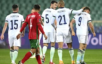 epa09520718 Conor Washington (R) of Northern Ireland celebrates with teammates after scoring the 1-0 lead during the FIFA World Cup 2022 qualifying soccer match between Bulgaria and Northern Ireland in Sofia, Bulgaria, 12 October 2021.  EPA/VASSIL DONEV