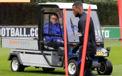 Van Gaal infortunato: allenamento in golf cart