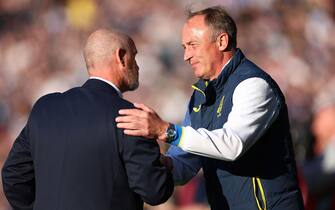 GLASGOW, SCOTLAND - JUNE 01: Steve Clarke the head coach / manager of Scotland shakes hands with Oleksandr Petrakov the head coach / manager of Ukraine during the FIFA World Cup Qualifier Play-Off Semi-Final match between Scotland and Ukraine at Hampden Park on June 1, 2022 in Glasgow, Scotland. (Photo by Robbie Jay Barratt - AMA/Getty Images)