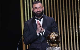 (221018) -- PARIS, Oct. 18, 2022 (Xinhua) -- Real Madrid's French forward Karim Benzema reacts after receiving the men's Ballon d'Or Trophy during the 2022 Ballon d'Or France Football award ceremony at the Theatre du Chatelet in Paris, France, Oct. 17, 2022. (Xinhua/Gao Jing) - Gao Jing -//CHINENOUVELLE_CHINE2230/2210180828/Credit:CHINE NOUVELLE/SIPA/2210180838