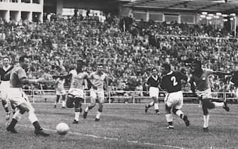 17-year-old Brazilian forward Pele (L) kicks the ball past Welsh goalkeeper Jack Kelsey (L) during the World Cup quarterfinal soccer match between Brazil and Wales 19 June 1958 in Goteborg. Brazil advanced to the semifinals with a 1-0 victory. AFP PHOTO/INTERCONTINENTALE        (Photo credit should read STAFF/AFP via Getty Images)