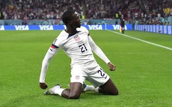epa10318919 Timothy Weah of the USA celebrates after scoring the opening goal during the FIFA World Cup 2022 group B soccer match between the USA and Wales at Ahmad bin Ali Stadium in Doha, Qatar, 21 November 2022.  EPA/Neil Hall
