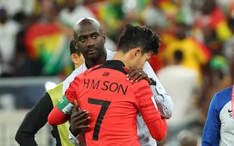 epa10334556 Son Heung-min (R) of South Korea is comforted by Ghana head coach Otto Addo after the team's losing to Ghana 2-3 after the team's losing to Ghana 2-3 in the FIFA World Cup 2022 group H soccer match between South Korea and Ghana at Education City Stadium in Doha, Qatar, 28 November 2022.  EPA/YONHAP SOUTH KOREA OUT