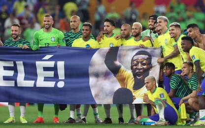 Striscione per O Rei: la dedica del Brasile a Pelé