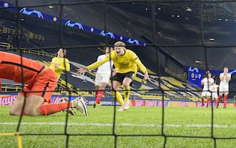 jubilation Erling HAALAND (DO) after his second penalty to make it 2-0, goalwart Yassine "BONO" BOUNOU (SEV) yells at. Soccer Champions League, second round match, Borussia Dortmund (DO) - FC Sevilla (SEV) 2: 2, on March 9th, 2021 in Dortmund / Germany. Â | usage worldwide