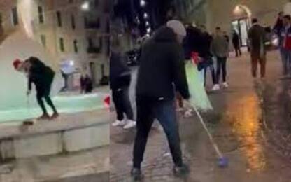 Tifosi del Marocco puliscono piazza dopo la festa