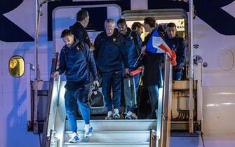 epa10374260 France’s head coach Didier Deschamps (C) and French team arrive at Paris Roissy Airport back from Doha after the FIFA World Cup 2022, in Roissy, near Paris, France, 19 December 2022.  EPA/CHRISTOPHE PETIT TESSON