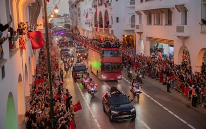 Il Marocco rientra dal Mondiale: festa a Rabat