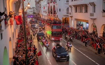 Il Marocco rientra dal Mondiale: festa a Rabat