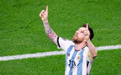 Messi, mille e una notte (e 9 gol): superato Diego