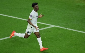 epa10334420 Mohammed Kudus of Ghana celebrates after scoring his team's third goal during the FIFA World Cup 2022 group H soccer match between South Korea and Ghana at Education City Stadium in Doha, Qatar, 28 November 2022.  EPA/Abir Sultan