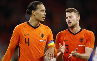 AMSTERDAM - (lr) Virgil van Dijk of Holland, Matthijs de Ligt of Holland during the friendly match between the Netherlands and Denmark at the Johan Cruijff ArenA on March 26, 2022 in Amsterdam, Netherlands. ANP MAURICE VAN STEEN (Photo by ANP via Getty Images)
