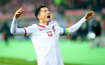 epa09859380 Poland's Robert Lewandowski celebrates after scoring the 1-0 lead from the penalty spot during the FIFA World Cup 2022 playoff qualifying soccer match between Poland and Sweden in Chorzow, Poland, 29 March 2022.  EPA/LUKASZ GAGULSKI POLAND OUT