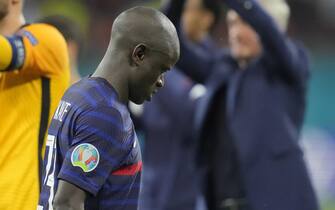 epa09309799 France's N'Golo Kante reacts after losing the UEFA EURO 2020 round of 16 soccer match between France and Switzerland in Bucharest, Romania, 28 June 2021.  EPA/Vadim Ghirda / POOL (RESTRICTIONS: For editorial news reporting purposes only. Images must appear as still images and must not emulate match action video footage. Photographs published in online publications shall have an interval of at least 20 seconds between the posting.)