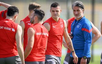 epa10315598 Switzerland's Granit Xhaka (2-R) and head coach Murat Yakin (R) attend a training session of the Swiss national soccer team in preparation for the FIFA World Cup Qatar 2022 in Doha, Qatar, 20 November 2022.  EPA/LAURENT GILLIERON SWITZERLAND OUT