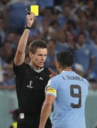 (221202) -- AL WAKRAH, Dec. 2, 2022 (Xinhua) -- Referee Daniel Siebert (L) gives Uruguay's Luis Suarez a yellow card during the Group H match between Ghana and Uruguay at the 2022 FIFA World Cup at Al Janoub Stadium in Al Wakrah, Qatar, Dec. 2, 2022. (Xinhua/Li Gang) - Li Gang -//CHINENOUVELLE_CHINENOUVELLE036/Credit:CHINE NOUVELLE/SIPA/2212031224/Credit:CHINE NOUVELLE/SIPA/2212031233