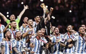 AL DAAYEN - Argentina goalkeeper Franco Armani, Juan Foyth of Argentina, Nicolas Tagliafico of Argentina, Gonzalo Montiel of Argentina, Leandro Daniel Paredes of Argentina, German Pezzella of Argentina, Rodrigo De Paul of Argentina, Marcos Acuna of Argentina, Julian Alvarez of Argentina, Lionel Messi of Argentina, Angel Di Maria of Argentina, Argentina goalkeeper Geronimo Rulli, Cristian Romero of Argentina, Exequiel Palacios of Argentina, Angel Correa of Argentina, Thiago Almada of Argentina, Alejandro Gomez of Argentina, Guido Rodriguez of Argentina, Nicolas Otamendi of Argentina , Alexis Mac Allister of Argentina, Paulo Dybala of Argentina, Lautaro Martinez of Argentina, Argentina goalkeeper Damian Martinez, Enzo Fernandez of Argentina, Lisandro Martinez of Argentina, Nahuel Molina of Argentina, Argentina coach Lionel Scaloni with world cup trophy, FIFA World Cup trophy after the FIFA World Cup Qatar 2022 final match between Argentina and France at the Lusail Stadium on December 18, 2022 in Al Daayen, Qatar. AP | Dutch Height | MAURICE OF STONE /ANP/Sipa USA