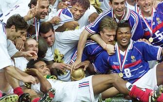 SDF153-19980712-SAINT-DENIS, FRANCE: The French team celebrates after receiving the FIFA Trophy 12 July 1998 at the Stade de France in Saint-Denis, after France defeated Brazil 3-0 in the 1998 World Cup final to win its first-ever World title. (ELECTRONIC IMAGE)                 EPA PHOTO     AFP/PEDRO UGARTE