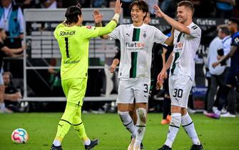 epa10129876 (L-R) Moenchengladbach's goalkeeper Yann Sommer, Ko Itakura and Nico Elvedi react after winning the German Bundesliga soccer match between Borussia Moenchengladbach and Hertha BSC in Moenchengladbach, Germany, 19 August 2022.  EPA/SASCHA STEINBACH CONDITIONS - ATTENTION: The DFL regulations prohibit any use of photographs as image sequences and/or quasi-video.