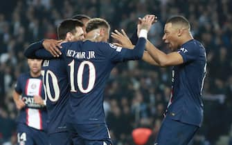 epa10266017 Kylian Mbappe of PSG celebrates with Lionel Messi and Neymar Jr after scoring a goal against Maccabi Haifa during the UEFA Champions League group H match between Paris Saint-Germain and Maccabi Haifa in Paris, France, 25 October 2022.  EPA/CHRISTOPHE PETIT TESSON