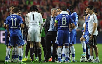 PRAGUE, CZECH REPUBLIC - AUGUST 30: Chelsea manager Jose Mourinho speaks to his players prior to extra-time during the UEFA Super Cup match between Chelsea and Bayern Muenchen at Eden Stadium on August 30, 2013 in Prague, Czech Republic. (Photo by Chris Brunskill Ltd/Getty Images)