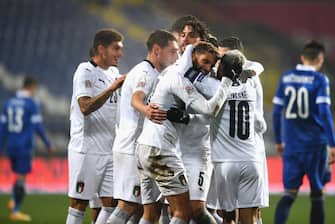 SARAJEVO, BOSNIA AND HERZEGOVINA - NOVEMBER 18:  Domenico Berardi of Italy celebrates with team-mates after scoring the second goal during the UEFA Nations League group stage match between Bosnia-Herzegovina and Italy at Stadium Grbavica on November 18, 2020 in Sarajevo, Bosnia and Herzegovina.  (Photo by Claudio Villa/Getty Images)