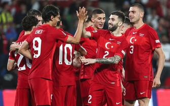 epa09996367 Players of Turkey celebrate their 2-0 lead during the UEFA Nations League soccer match between Turkey and the Faroe Islands in Istanbul, Turkey, 04 June 2022.  EPA/ERDEM SAHIN