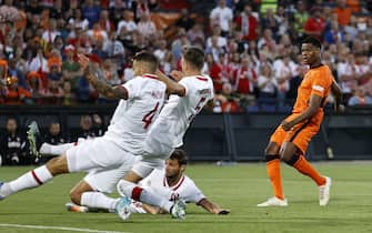 ROTTERDAM - (LR) Jakub Kiwior of Poland, Jan Bednarek of Poland, Denzel Dumfries of Holland score the 1-2 during the UEFA Nations League match between the Netherlands and Poland at Feyenoord stadium on June 11, 2022 in Rotterdam, Netherlands. ANP MAURICE VAN STEEN (Photo by ANP via Getty Images)