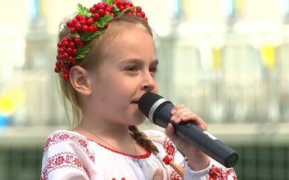 Nations League: bimba canta l'inno dell'Ucraina