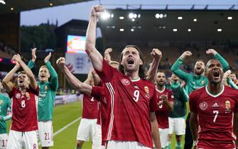 epa10013477 Hungary captain Adam Szalai (C) and teammates celebrate with their fans after they beat England in the UEFA Nations League soccer match between England and Hungary in Wolverhampton, Britain, 14 June 2022. Hungary won 4-0.  EPA/ANDREW YATES