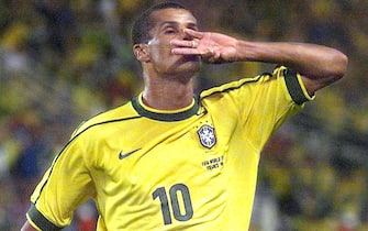 NANTES, FRANCE:  Brazilian midfielder Rivaldo kisses his ring as he celebrates after scoring his second goal during the1998 Soccer World Cup quarter final match between Denmark and Brazil, 03 July at the Stade de la Beaujoire in Nantes. (ELECTRONIC IMAGE)  AFP PHOTO JACQUES DEMARTHON (Photo credit should read JACQUES DEMARTHON/AFP via Getty Images)