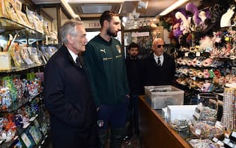 VENICE, ITALY - NOVEMBER 16:  President FIGC Gabriele Gravina and Gianluigi Donnarumma of Italy visit Venice  during the high water on November 16, 2019 in Venice, Italy.  (Photo by Claudio Villa/Getty Images) *** Local Caption *** Gianluigi Donnarumma; Gabriele Gravina