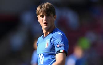 955658044 WALSALL, ENGLAND - MAY 07: Lorenzo Colombo of Italy during the UEFA European Under-17 Championship match between England and Italy at Bescot Stadium on May 7, 2018 in Walsall, England. (Photo by Gareth Copley/Getty Images)