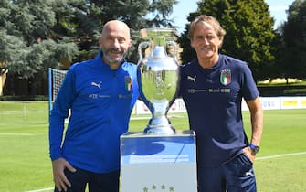 FLORENCE, ITALY - SEPTEMBER 03: Head coach Italy Roberto Mancini and Chief Delegation of Italy Team Gianluca Vialli pose for the official photo with their EURO2020 Cup winnings at Centro Tecnico Federale di Coverciano on September 03, 2021 in Florence, Italy. (Photo by Claudio Villa/Getty Images)