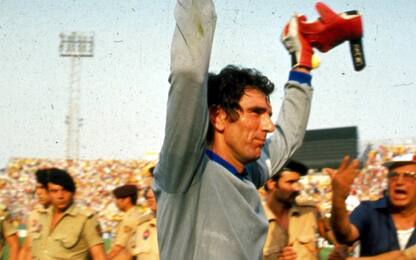 Rubati i guanti usati da Zoff al Mondiale 1982
