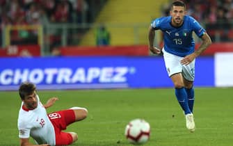 epa07093501 Bartosz Bereszynski (L) of Poland in action against Christiano Biraghi (R) of Italy during the UEFA Nations League soccer match between Poland and Italy, in Chorzow, Poland, 14 October 2018.  EPA/Andrzej Grygiel POLAND OUT