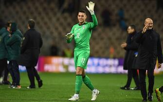 ZENICA, BOSNIA AND HERZEGOVINA - NOVEMBER 15:  Pierluigi Gollini of Italy applauds at the end of the  UEFA Euro 2020 Qualifier between Bosnia and Herzegovina and Italy on November 15, 2019 in Zenica, Bosnia and Herzegovina.  (Photo by Claudio Villa/Getty Images)