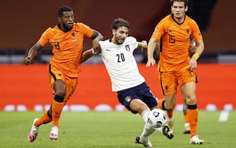 epa08653166 (L-R) Georginio Wijnaldum of Netherlands, Manuel Locatelli of Italy, Marten de Roon of Netherlands in action during the UEFA Nations League A group 1 soccer match between the Netherlands and Italy at the Johan Cruyff Arena in Amsterdam, The Netherlands, 07 September 2020.  EPA/MAURICE VAN STEEN