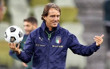 epa08734653 Italian national soccer team head coach Roberto Mancini during a training session in Gdansk, Poland, 10 October 2020. Italy will face Poland in their UEFA Nations League group stage, league A, group 1 soccer match in Gdansk, Poland on 11 October 2020. EPA/Adam Warzawa POLAND OUT