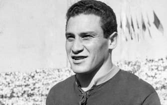 Anni '60Francisco Lojacono, nato Francisco Ramón Loiácono[4] (Buenos Aires, 11 dicembre 1935 – Palombara Sabina, 19 settembre 2002[5][6]), è stato un allenatore di calcio e calciatore argentino naturalizzato italiano.Nella Foto: Francisco Lojacono