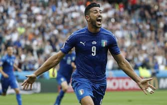 Italy striker Pelle celebrates his 2-0 goal before Spain during the Euro2016 round of 16 soccer match between Italy and Spain at Stadium de Saint-Denis in Paris, France, 27 June 2016. For editorial news reporting purposes only. Not used for commercial or marketing purposes without prior written approval of UEFA. Images must appear as still images and must not emulate match action video footage. Photographs published in online publications (whether via the Internet or otherwise) shall have an interval of at least 20 seconds between the posting.) EFE/JuanJo Martin