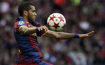 epa02756985 Barcelona player Dani Alves in action during the UEFA Champions League final between FC Barcelona and Manchester United at the Wembley Stadium, London, Britain, 28 May 2011. Barcelona beat Manchester 3-1.  EPA/JONATHAN BRADY