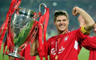 ISTANBUL, TURKEY - MAY 25:  Liverpool captain Steven Gerrard lifts the European Cup after Liverpool won the European Champions League final between Liverpool and AC Milan on May 25, 2005 at the Ataturk Olympic Stadium in Istanbul, Turkey.  (Photo by Mike Hewitt/Getty Images)
