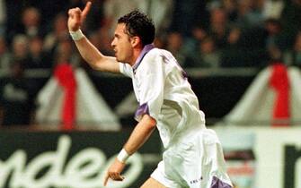 CHA04-19980520-AMSTERDAM, NETHERLANDS: Real Madrid's Yugoslavian striker Predrag Mijatovic jubilates after scoring the 1-0 against Juventus Turin during the Champions League final in Amsterdam May 20. Real Madrid defetaed Juventus Turin 1-0. 
EPA PHOTO/ANP/Marcel Antoinisse