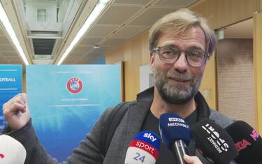 "Pep o Peppe?" che gag di Klopp. E poi scappa via