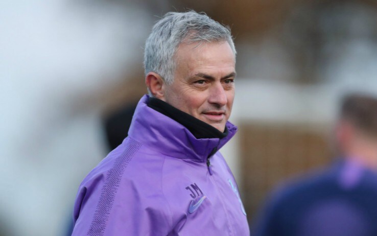 Jose Mourinho durante il suo primo allenamento alla guida del Tottenham